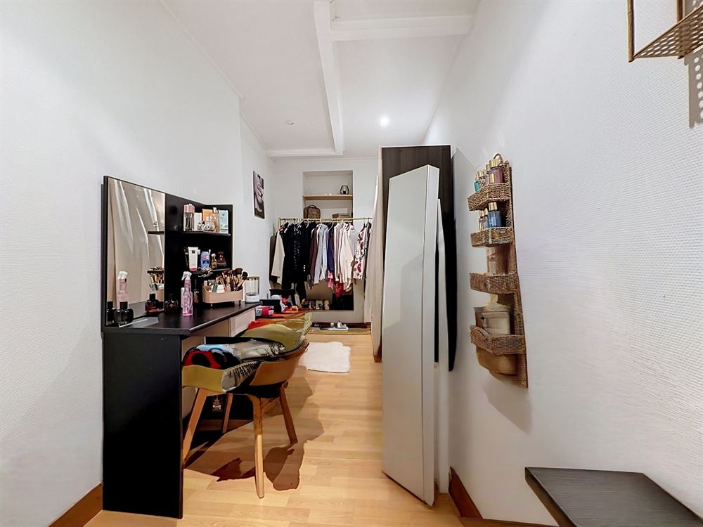 Immeuble de rapport - Deux beaux appartements et commerce occupé