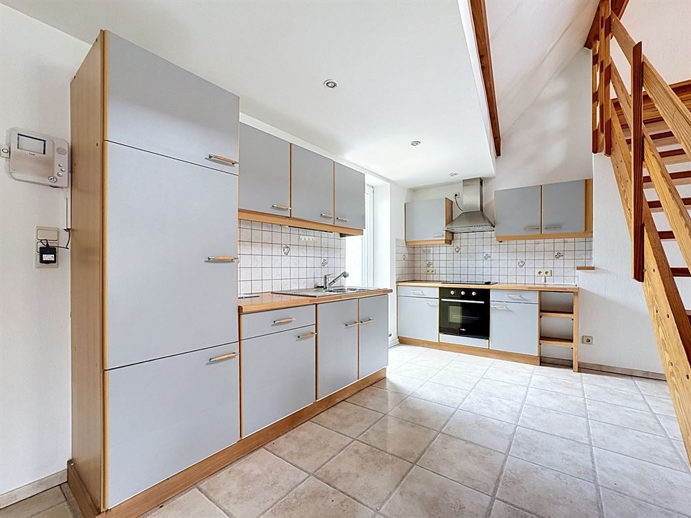 Immeuble de rapport - Deux beaux appartements et commerce occupé