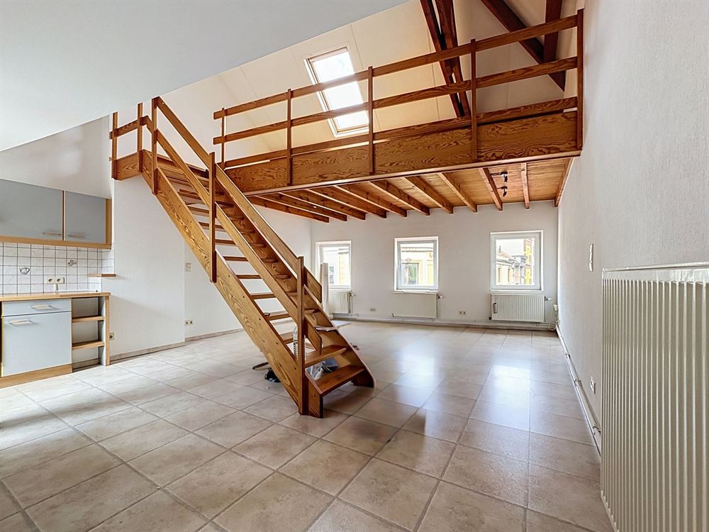 Immeuble de rapport - Deux beaux appartements et commerce occupé