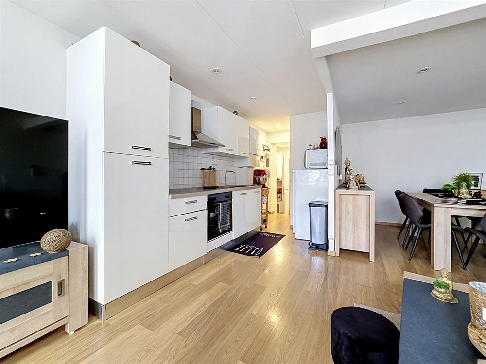 Immeuble de rapport - Deux beaux appartements et commerce occupé