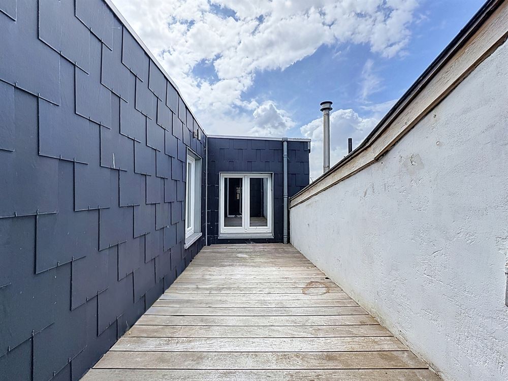 Immeuble de rapport - Deux beaux appartements et commerce occupé