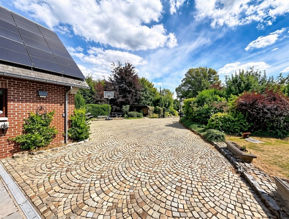VILLA AVEC TERRAIN DE 20ares + BOIS DE 16 ARES