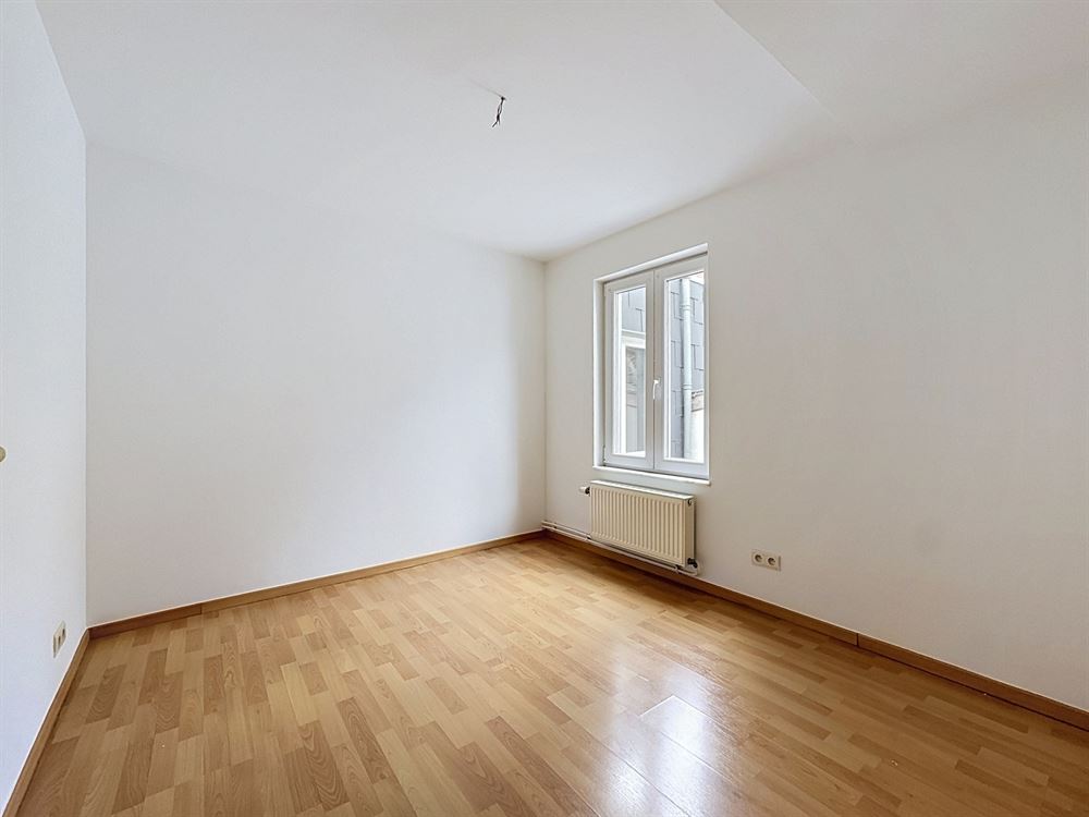 Immeuble de rapport - Deux beaux appartements et commerce occupé