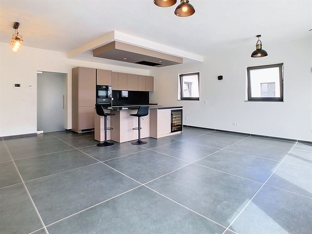 SUPERBE PENTHOUSE 3 CHAMBRES AVEC TERRASSE ET GARAGE