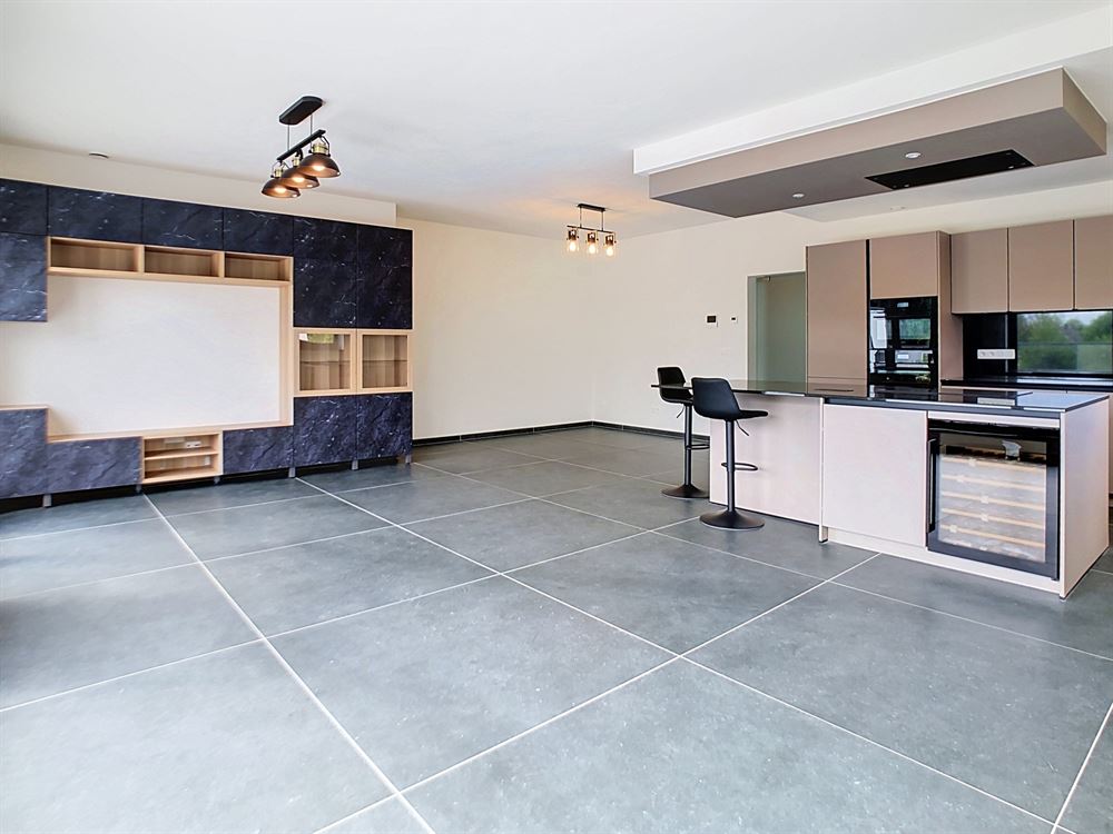 SUPERBE PENTHOUSE 3 CHAMBRES AVEC TERRASSE ET GARAGE