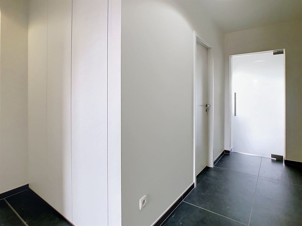 SUPERBE PENTHOUSE 3 CHAMBRES AVEC TERRASSE ET GARAGE