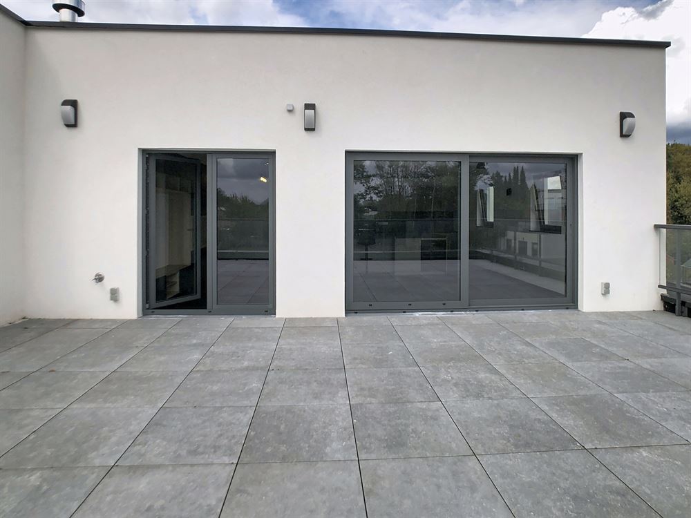 SUPERBE PENTHOUSE 3 CHAMBRES AVEC TERRASSE ET GARAGE