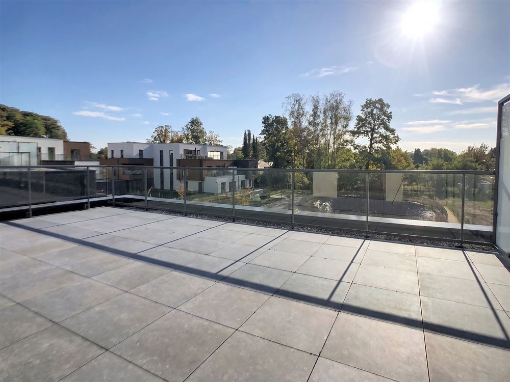 SUPERBE PENTHOUSE 3 CHAMBRES AVEC TERRASSE ET GARAGE
