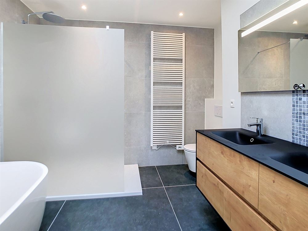 SUPERBE PENTHOUSE 3 CHAMBRES AVEC TERRASSE ET GARAGE