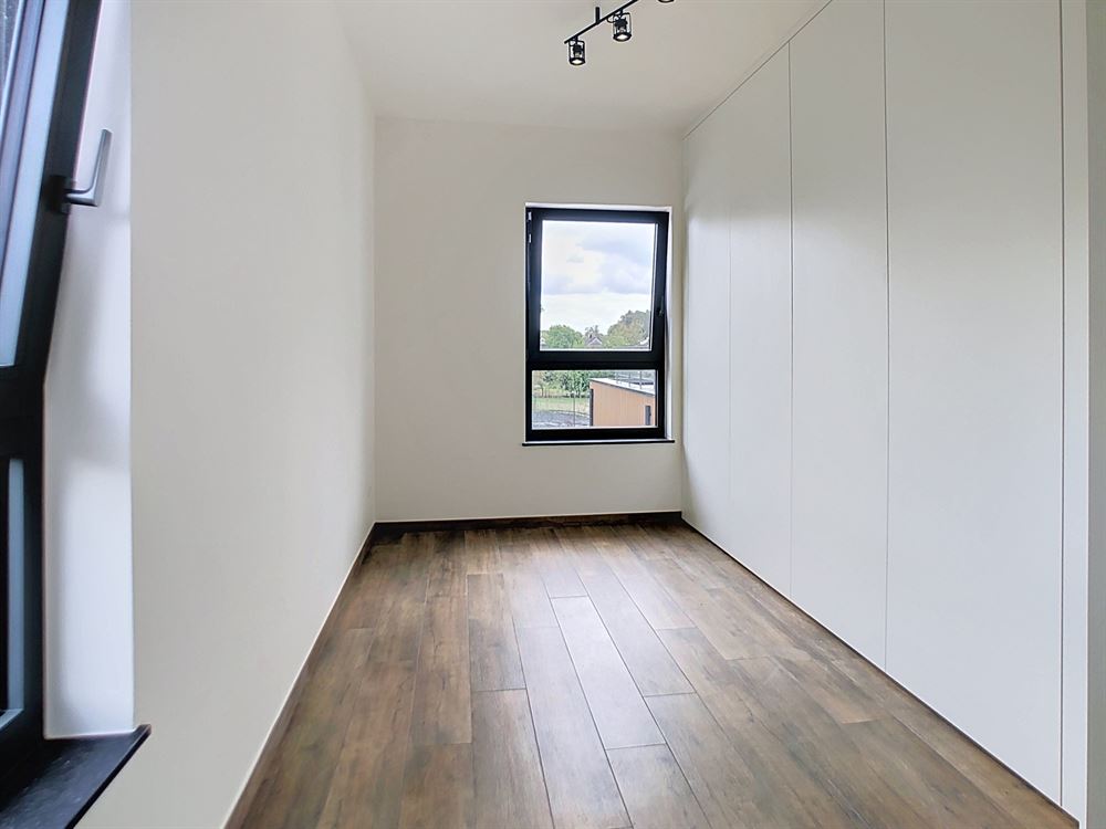 SUPERBE PENTHOUSE 3 CHAMBRES AVEC TERRASSE ET GARAGE
