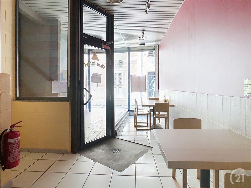 COMMERCE-REZ DE CHAUSSEE DE 70M² AVEC CAVE