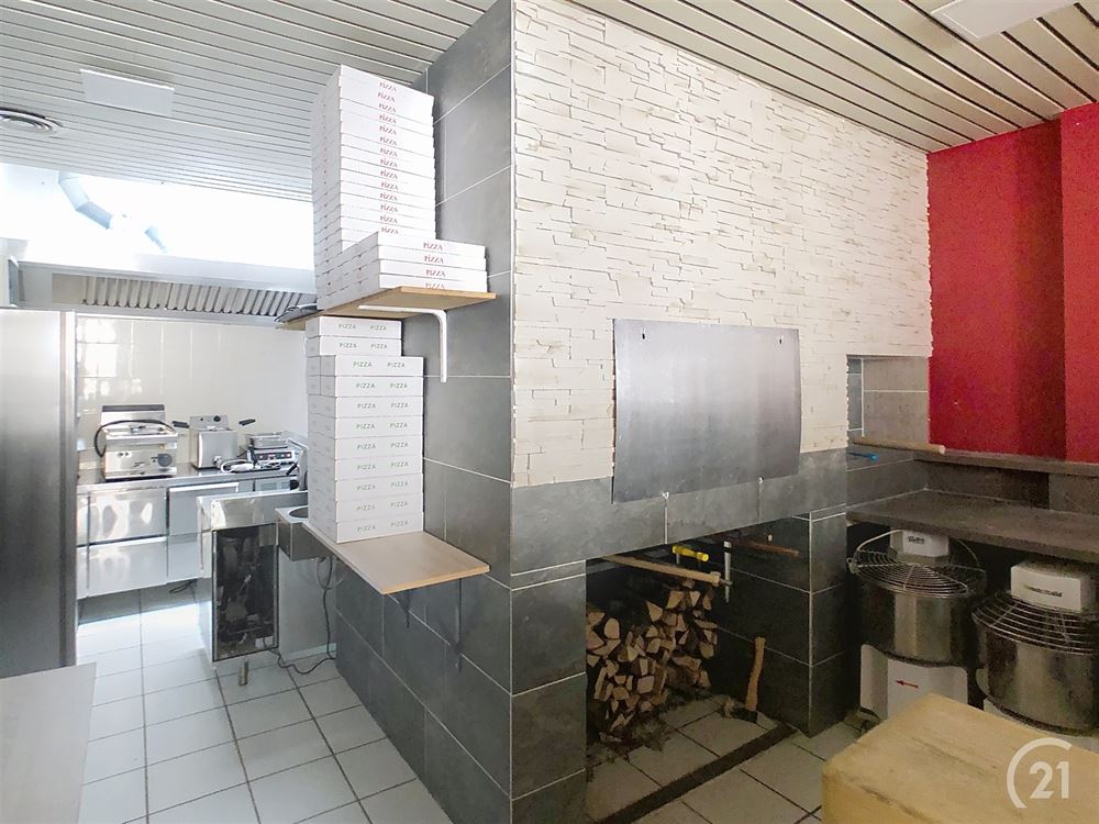 COMMERCE-REZ DE CHAUSSEE DE 70M² AVEC CAVE