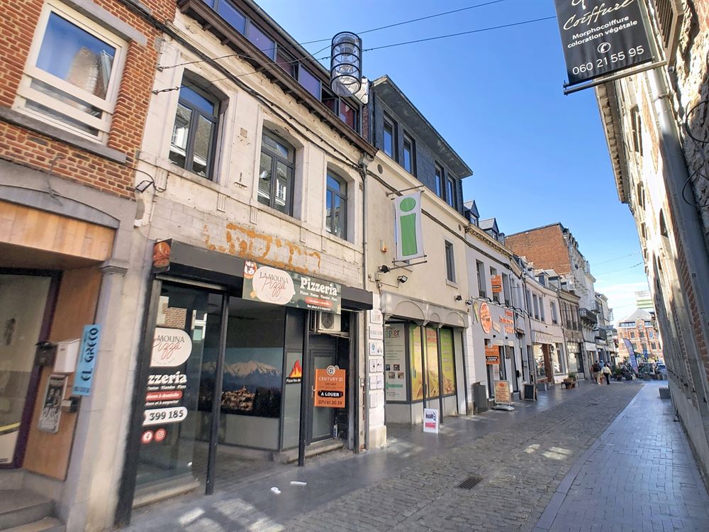 COMMERCE-REZ DE CHAUSSEE DE 70M² AVEC CAVE
