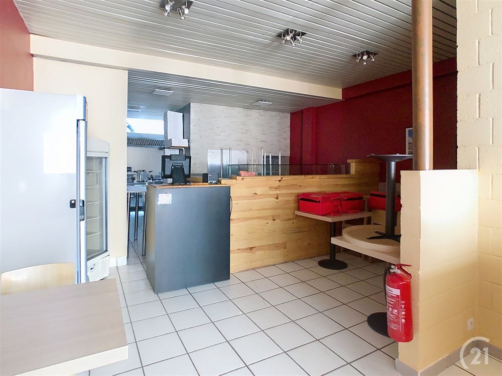 COMMERCE-REZ DE CHAUSSEE DE 70M² AVEC CAVE