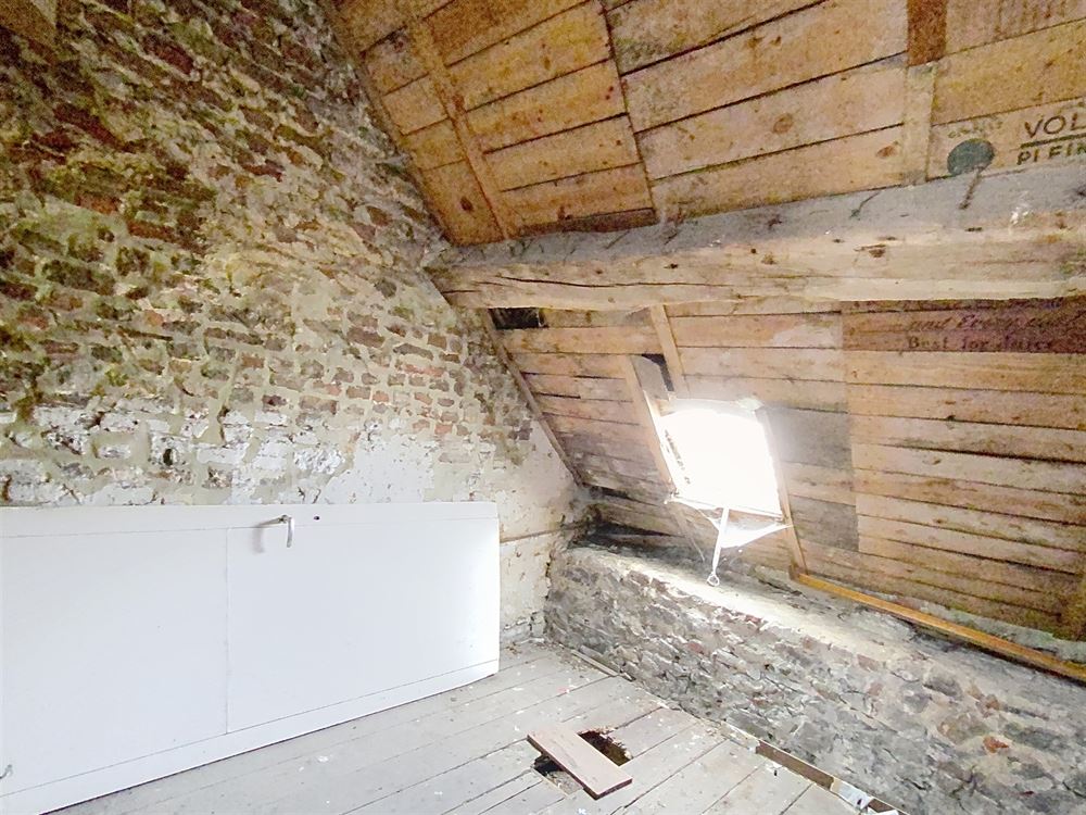 MAISON AVEC BEAUX VOLUMES AU COEUR DE WALCOURT