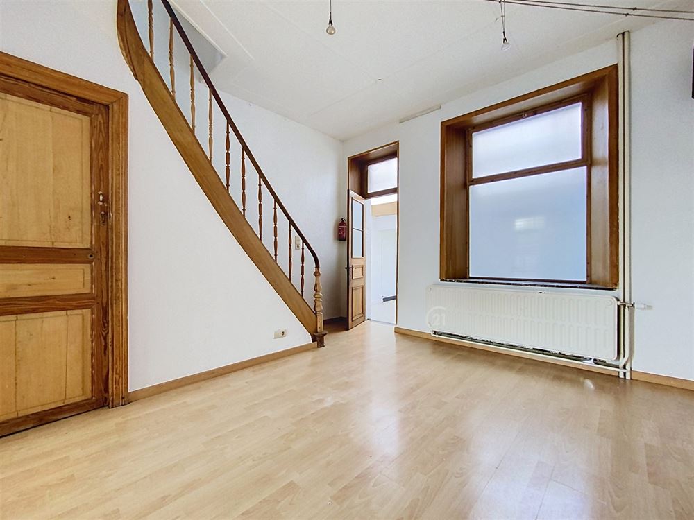 MAISON AVEC BEAUX VOLUMES AU COEUR DE WALCOURT
