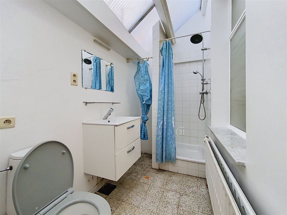 MAISON AVEC BEAUX VOLUMES AU COEUR DE WALCOURT