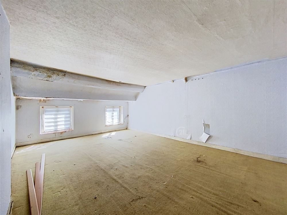 MAISON AVEC BEAUX VOLUMES AU COEUR DE WALCOURT