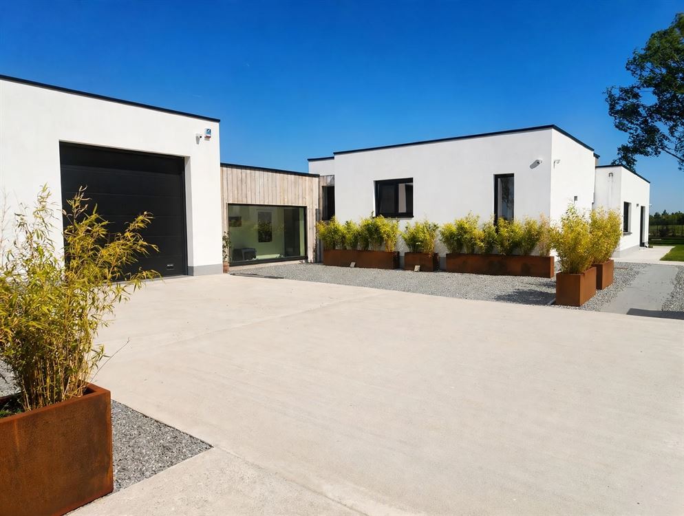 VILLA D'ARCHITECTE AVEC ATELIER PROFESSIONNEL - 368M²