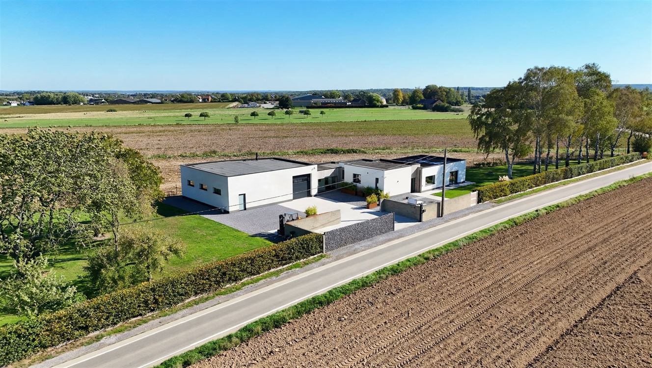 VILLA D'ARCHITECTE AVEC ATELIER PROFESSIONNEL - 368M²