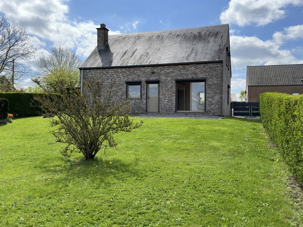 BELLE VILLA 4 FACADES OFFRANT 2 CHAMBRES - JARDIN