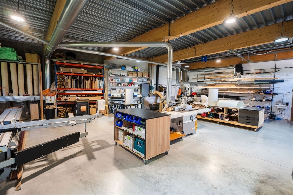 VILLA D'ARCHITECTE AVEC ATELIER PROFESSIONNEL - 368M²