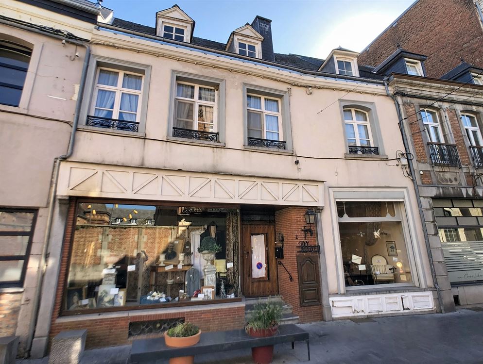 MAISON DE COMMERCE DE CARACTERE 5 CHAMBRES ET 2 STUDIOS