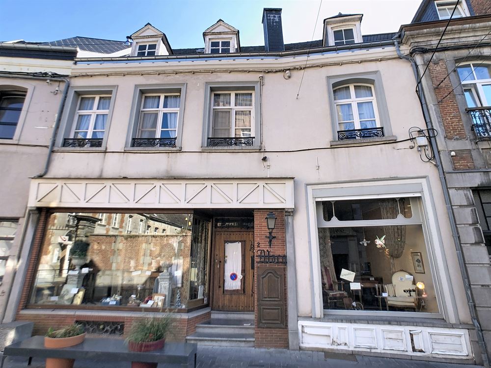 MAISON DE COMMERCE DE CARACTERE 5 CHAMBRES ET 2 STUDIOS