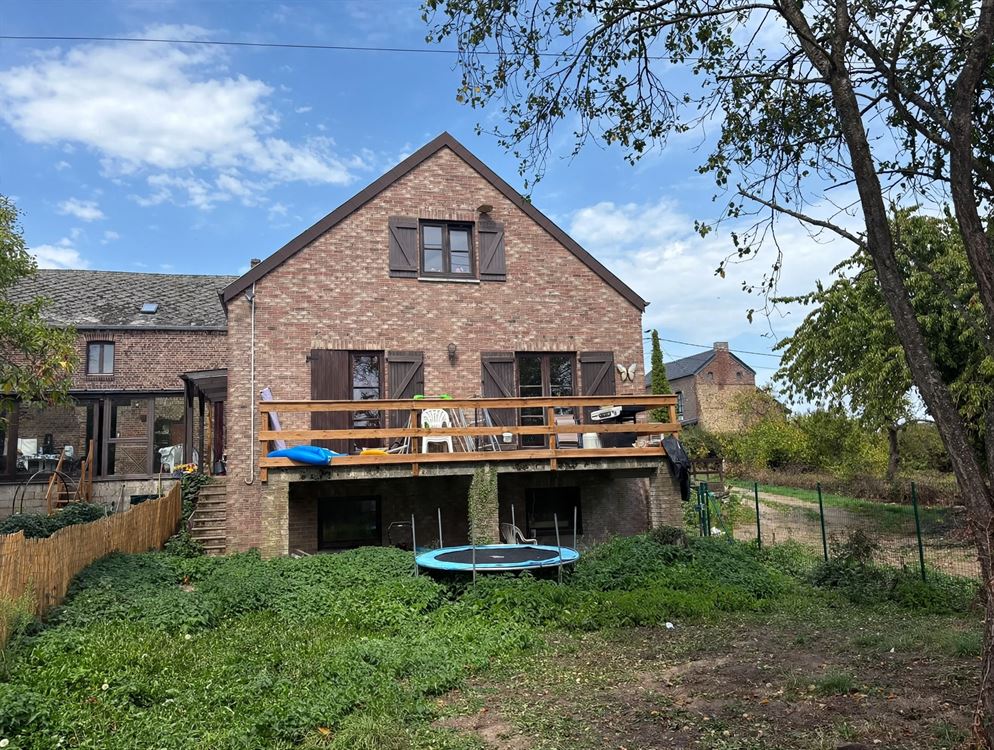 Villa 3 chambres avec vaste jardin à Jemeppe-sur-Sambre
