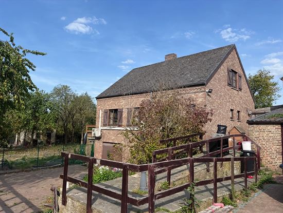 Villa 3 chambres avec vaste jardin à Jemeppe-sur-Sambre