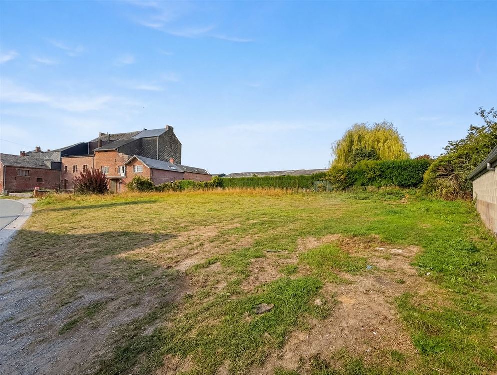 Tarcienne : terrain à bâtir avec projet de 3 maisons au coeur du village