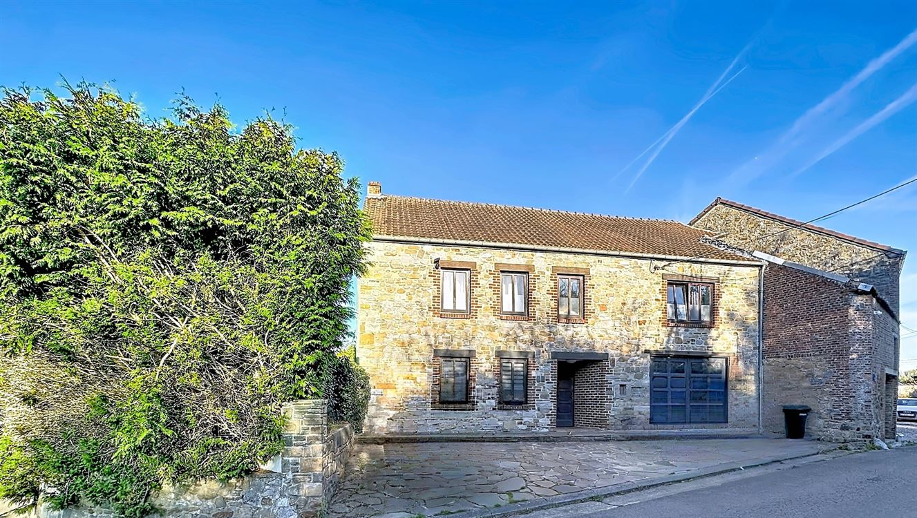Maison de caractère 3 façades et piscine intérieure