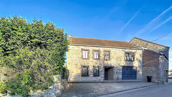 Maison de caractère 3 façades et piscine intérieure