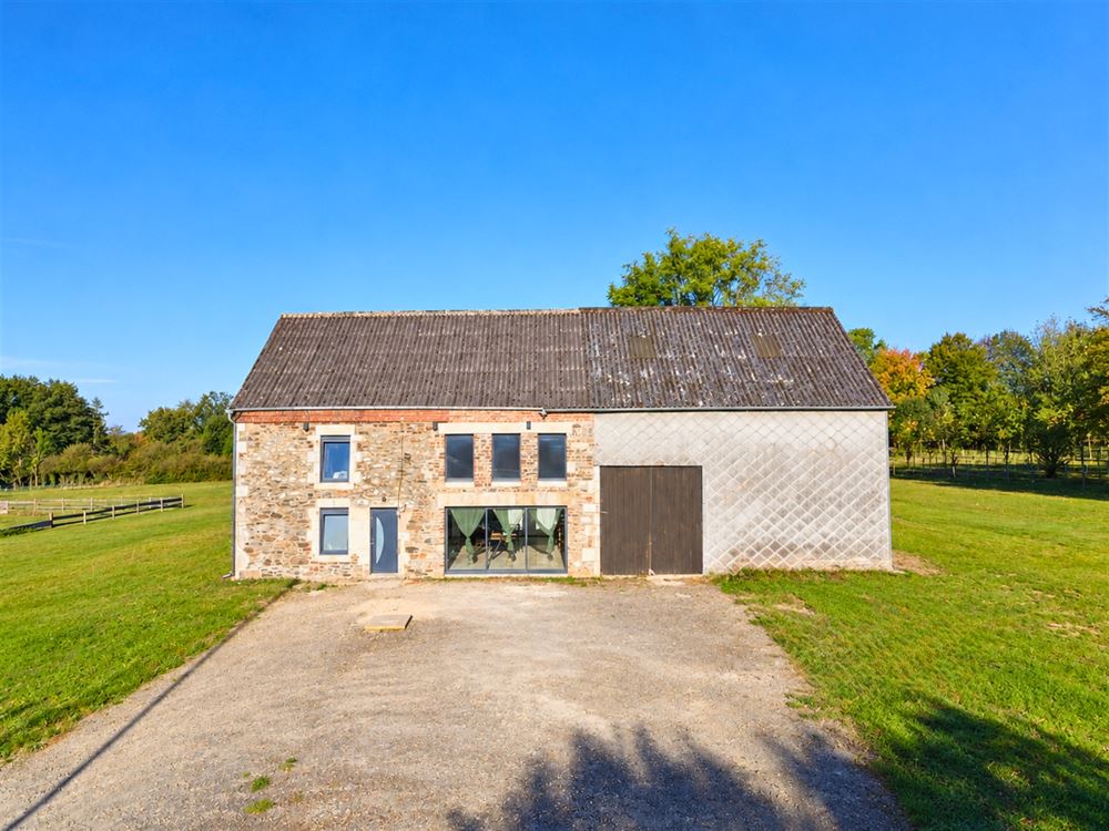 ANCIENNE FERMETTE ENTIÈREMENT RÉNOVÉE – TERRAIN 24,68 ARES