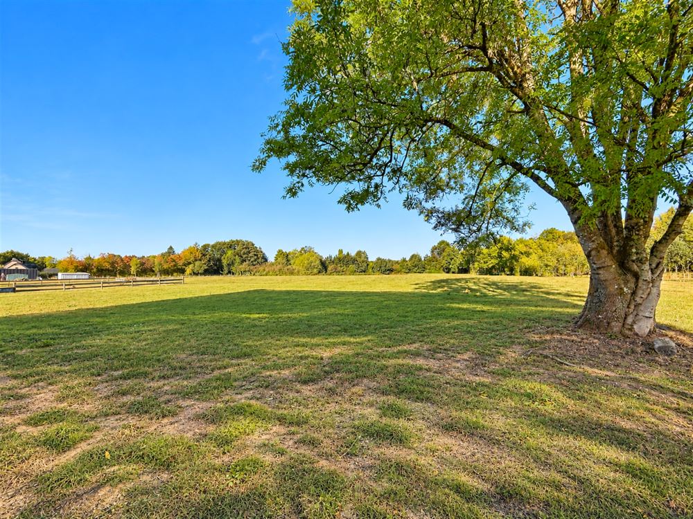 ANCIENNE FERMETTE ENTIÈREMENT RÉNOVÉE – TERRAIN 24,68 ARES