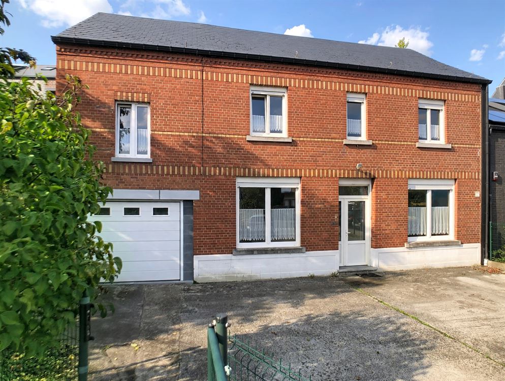 MAISON 3 FACADES 3 CHAMBRES AVEC GARAGE RENOVEE
