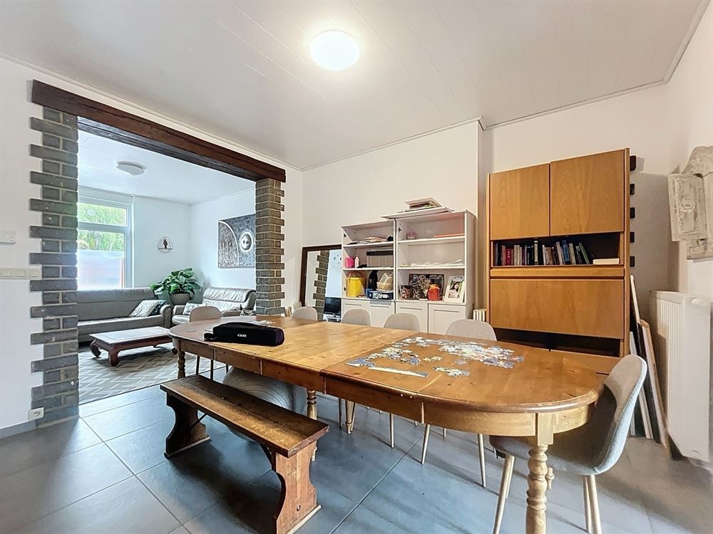 Maison mitoyenne avec 3 chambres et jardin à Couillet