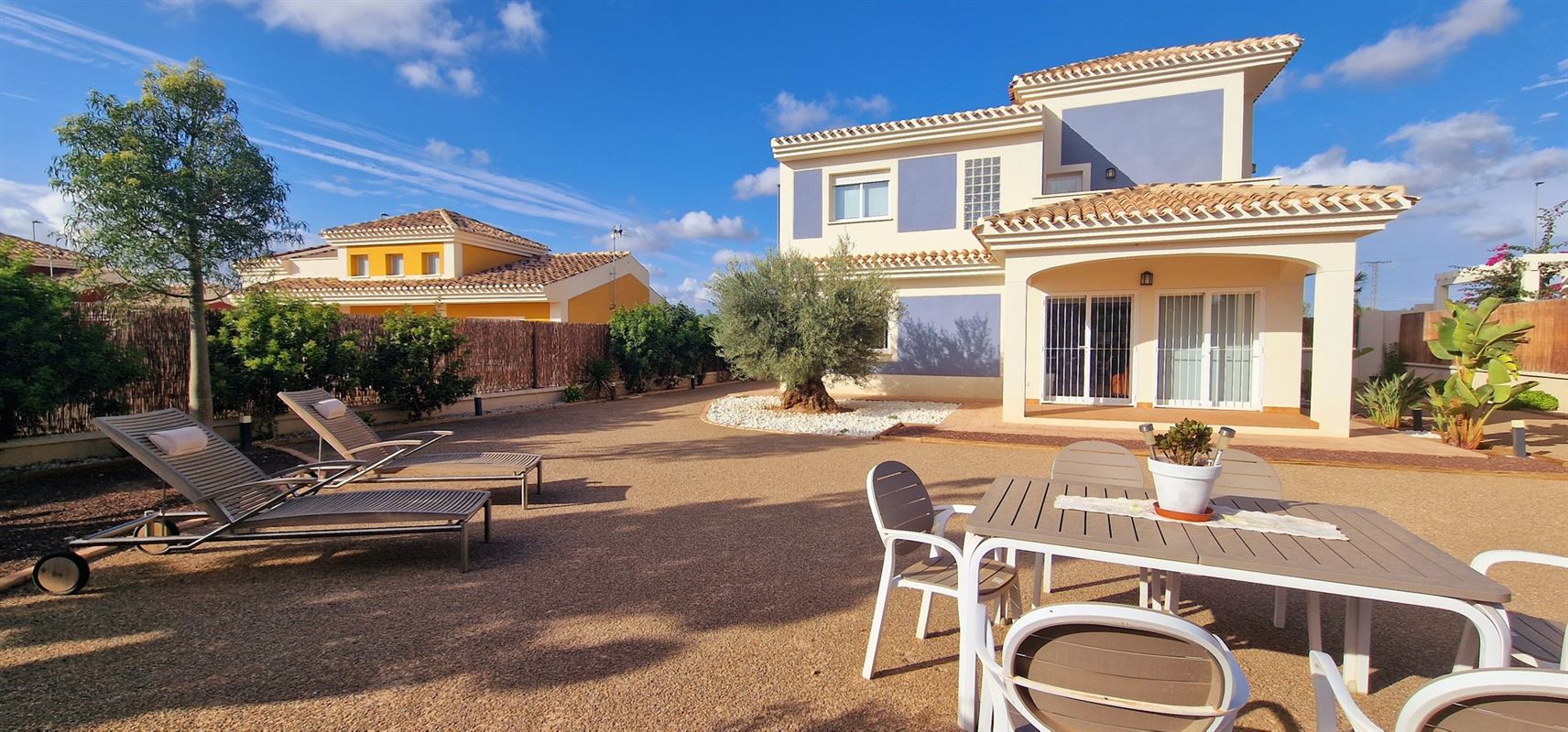 JARDINES DE ALMENARA