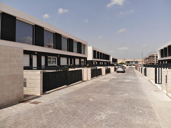 Terraced House