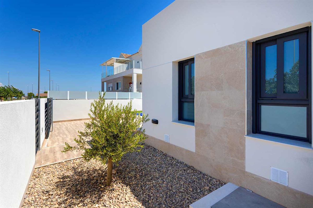 Nueva Daya Villas