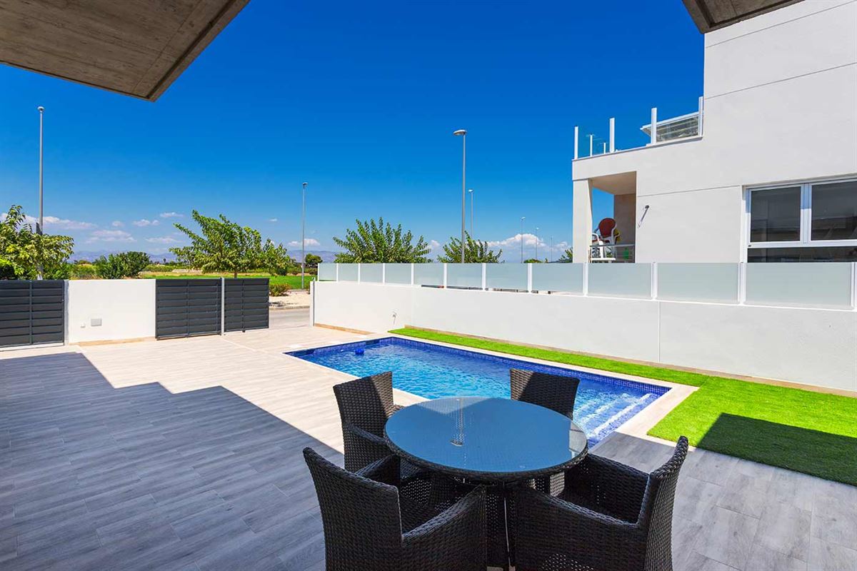 Nueva Daya Villas
