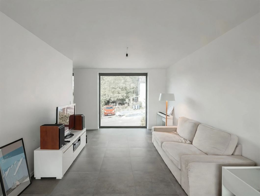 minimalist-bright-living-room