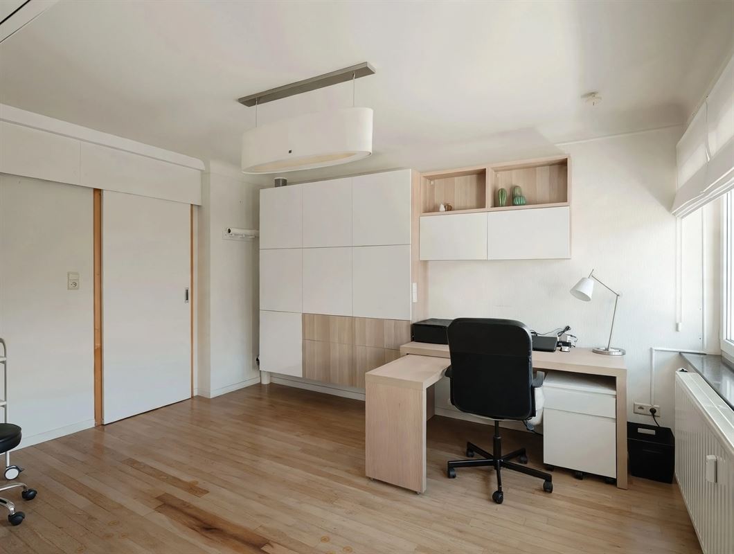 modern-minimalist-home-office