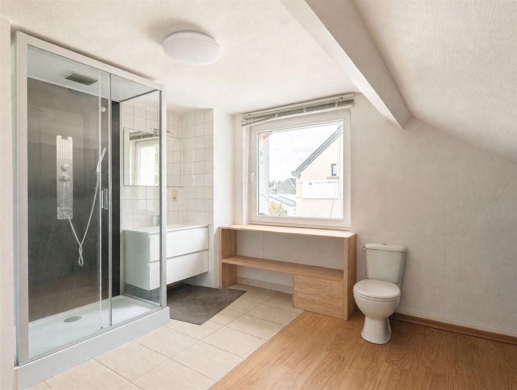 bright-attic-bathroom-interior