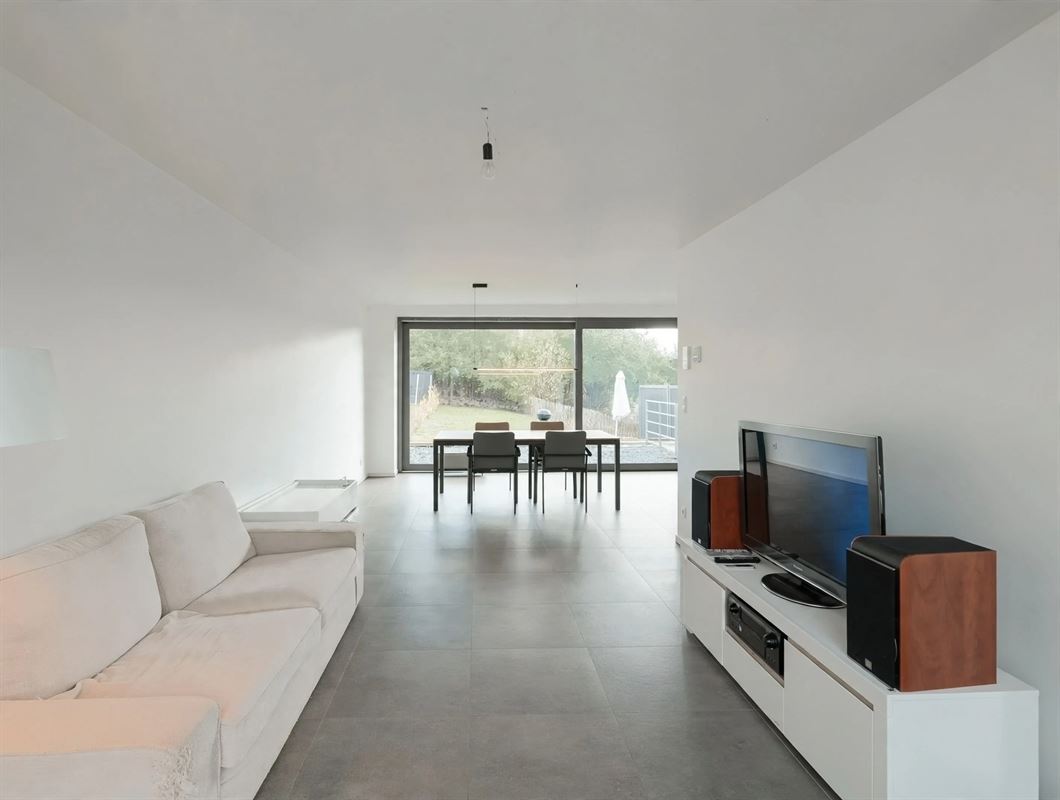 bright-modern-open-concept-living-room