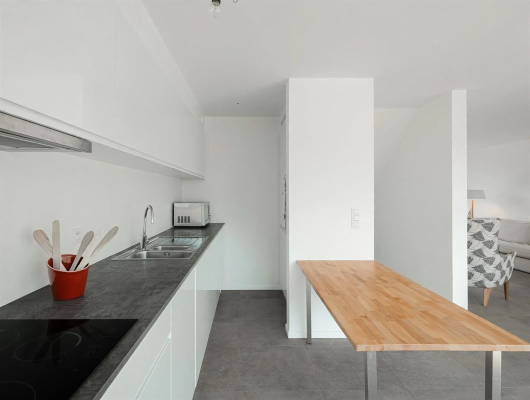 modern-minimalist-kitchen-interior