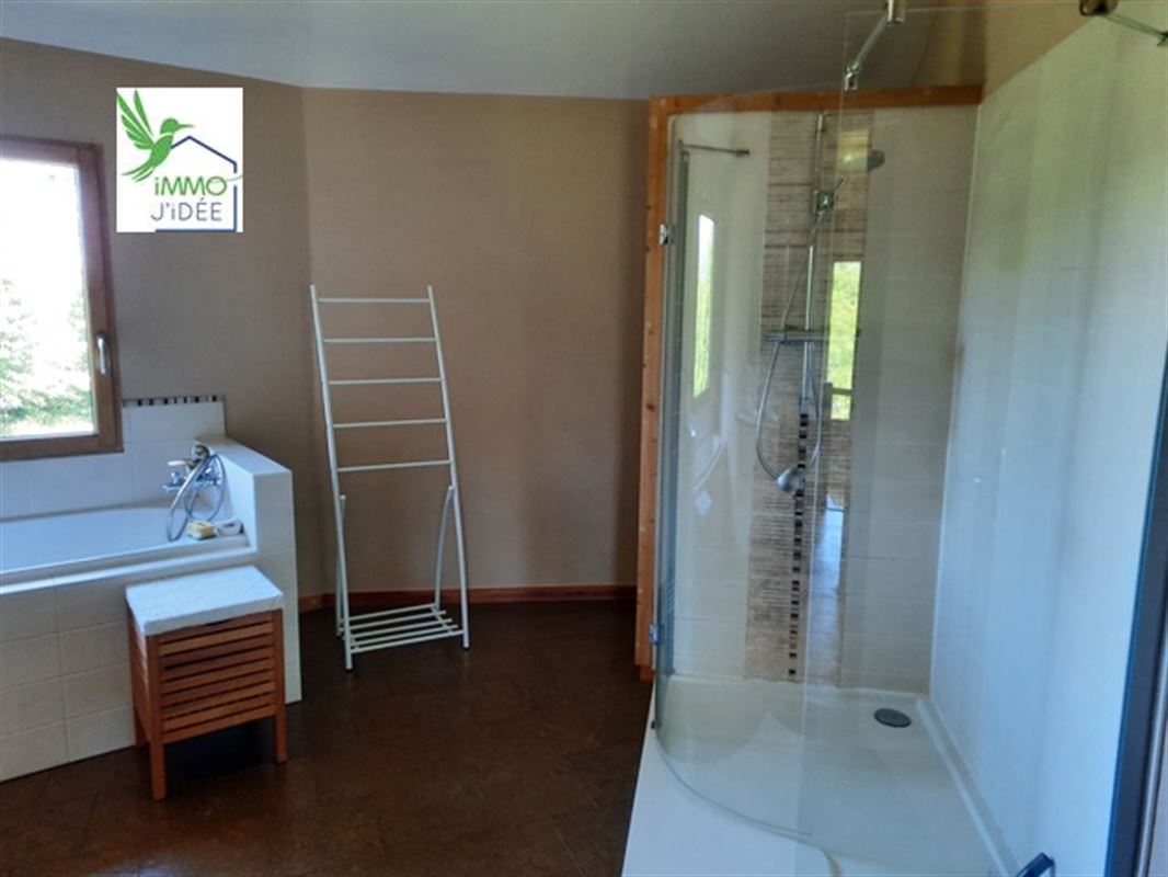 Superbe maison au milieu d'une vallée calme