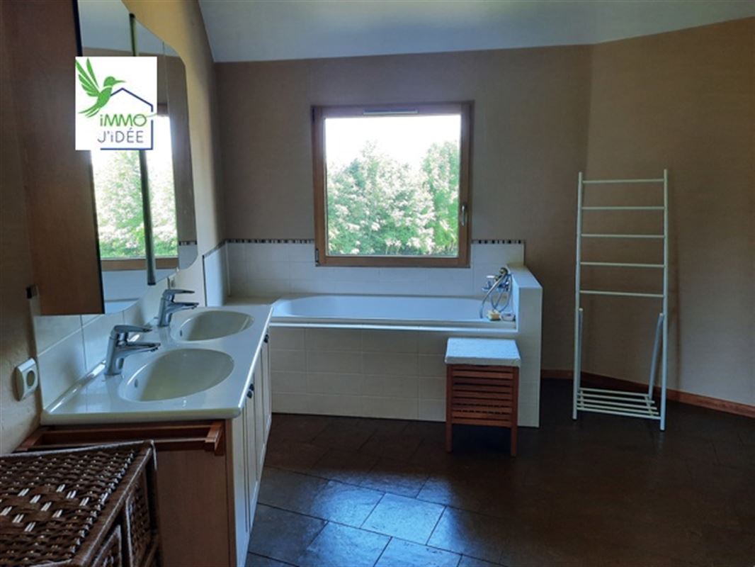 Superbe maison au milieu d'une vallée calme