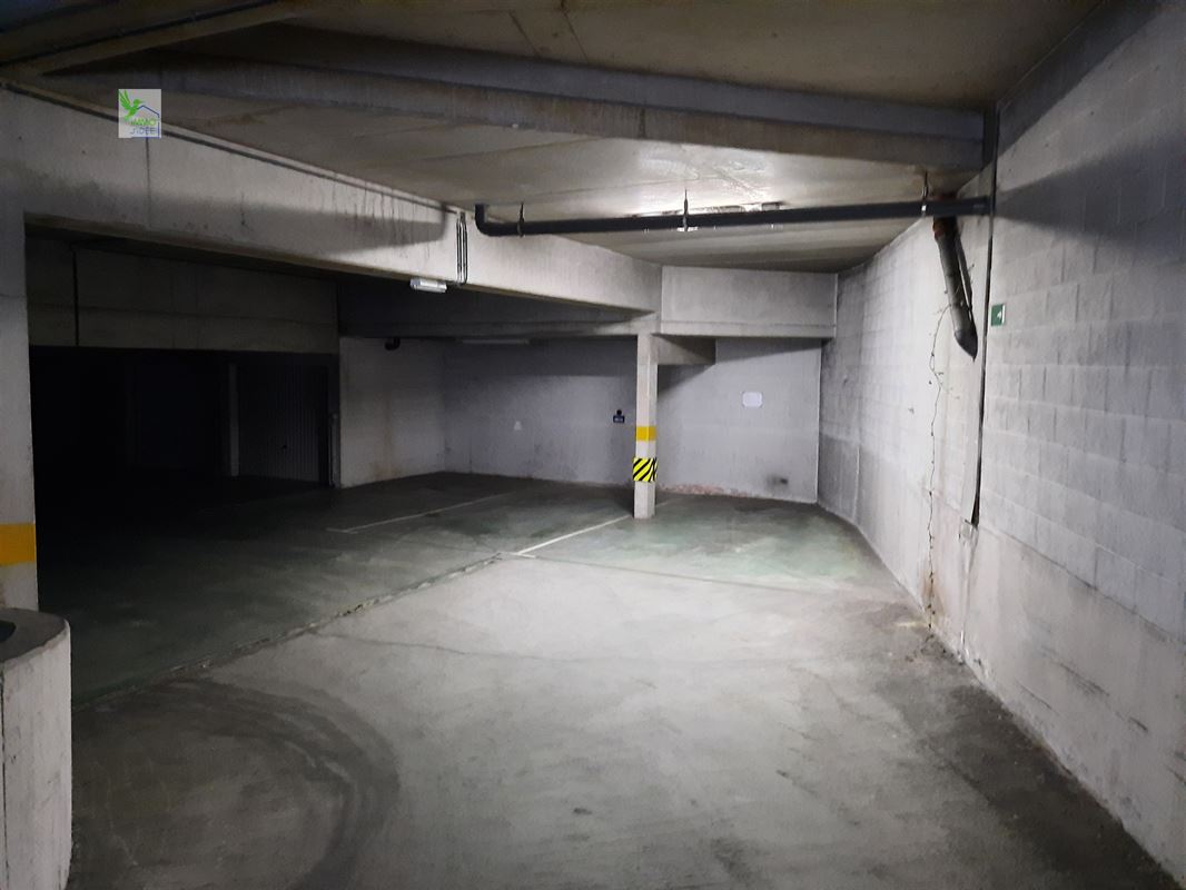 Parking / Garage