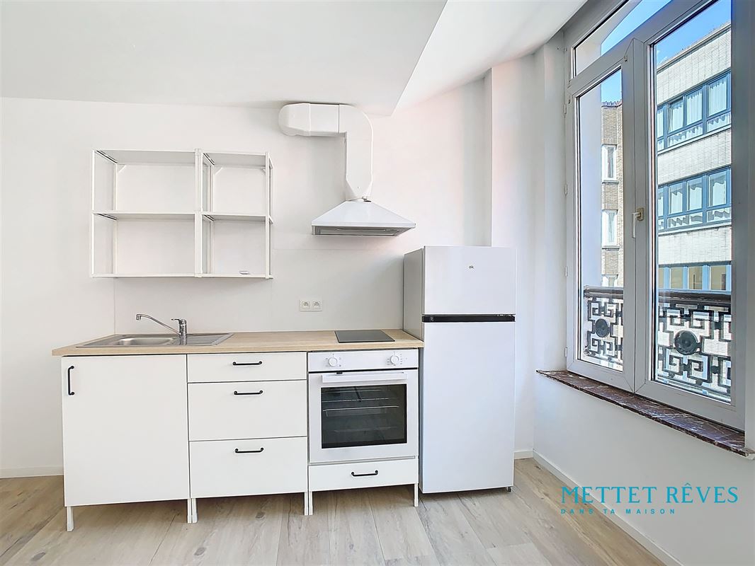 Studio neuf d'une chambre et une salle de douche privée